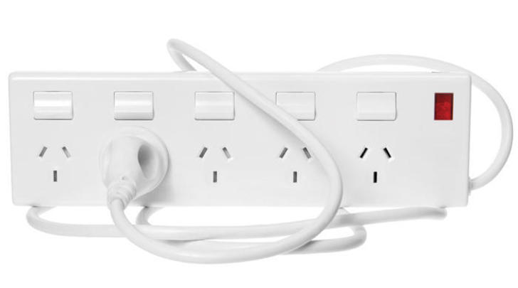 10-ideas-for-saving-power-in-the-office-GI06