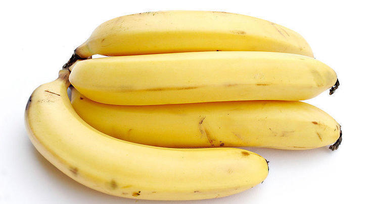 800px-Bananas_white_background
