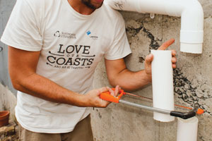 Build-a-rainwater-system-Step-4a-300-x-200-GI02