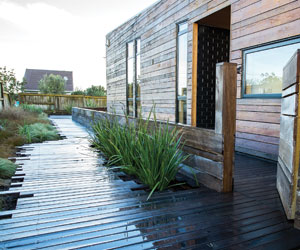 GI-12-Warm-house-warm-heart-Outside-300x250