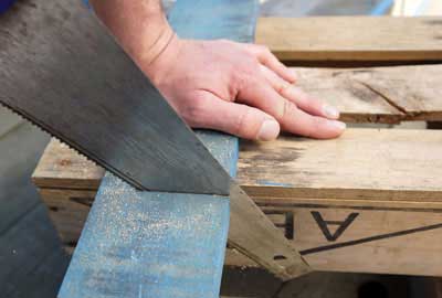 Turn-a-crummy-pallet-into-a-clever-herb-garden-Step-3a-400x270-GI01